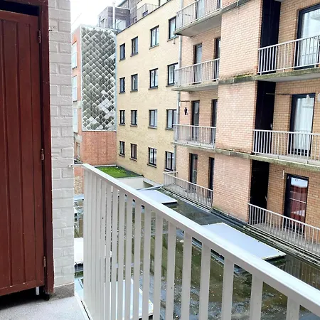 Chic Urban Seaside Apartment *