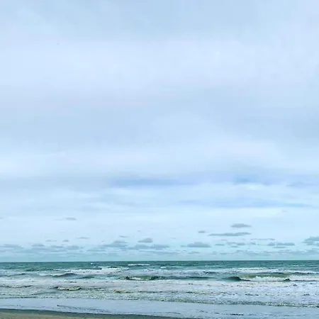 Chic Urban Seaside 公寓